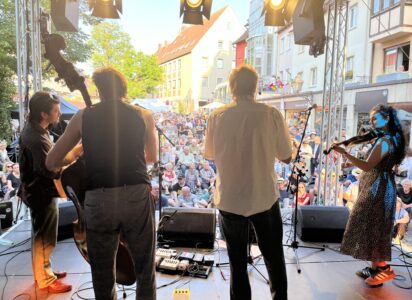Zwanzig Jahre Profolkbühne auf dem Bardentreffen