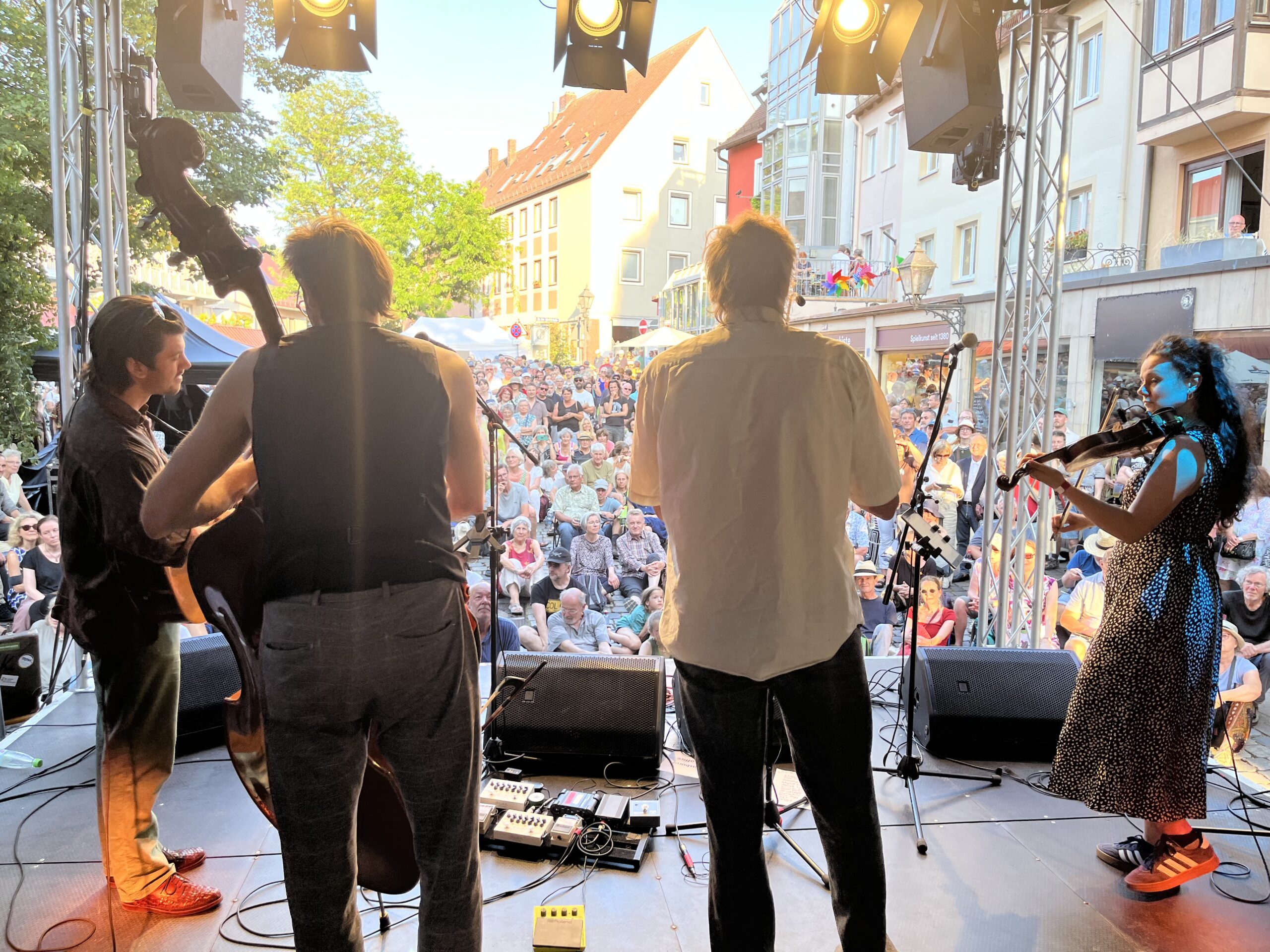 Zwanzig Jahre Profolkbühne auf dem Bardentreffen